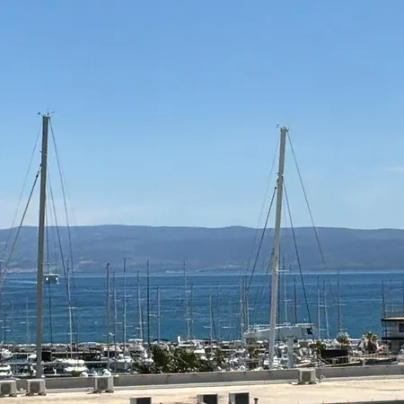 Apartment Blue Bay Split